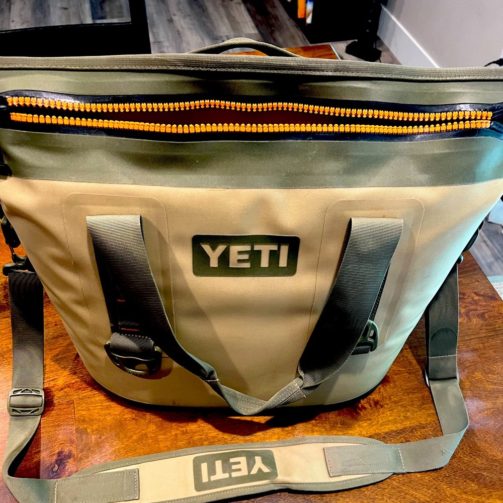 Yeti Hopper Two 20 Bag